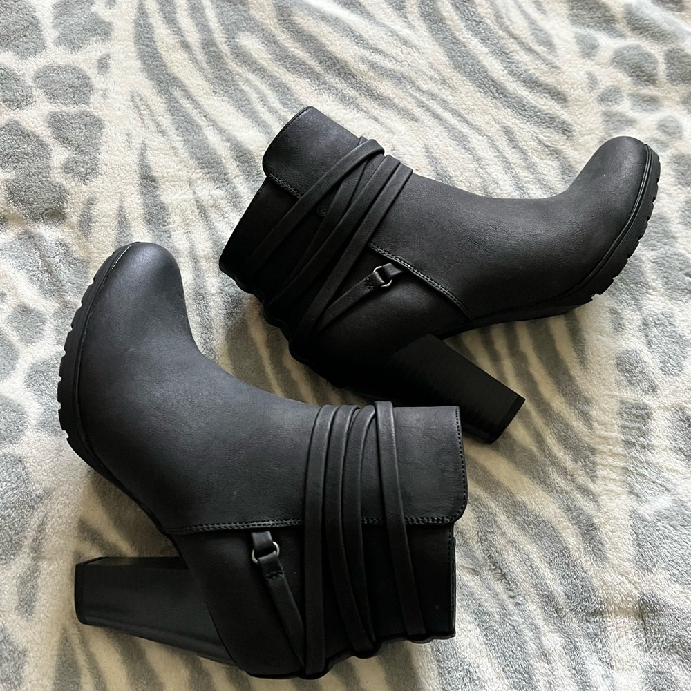 Elegant Black Ankle Boots